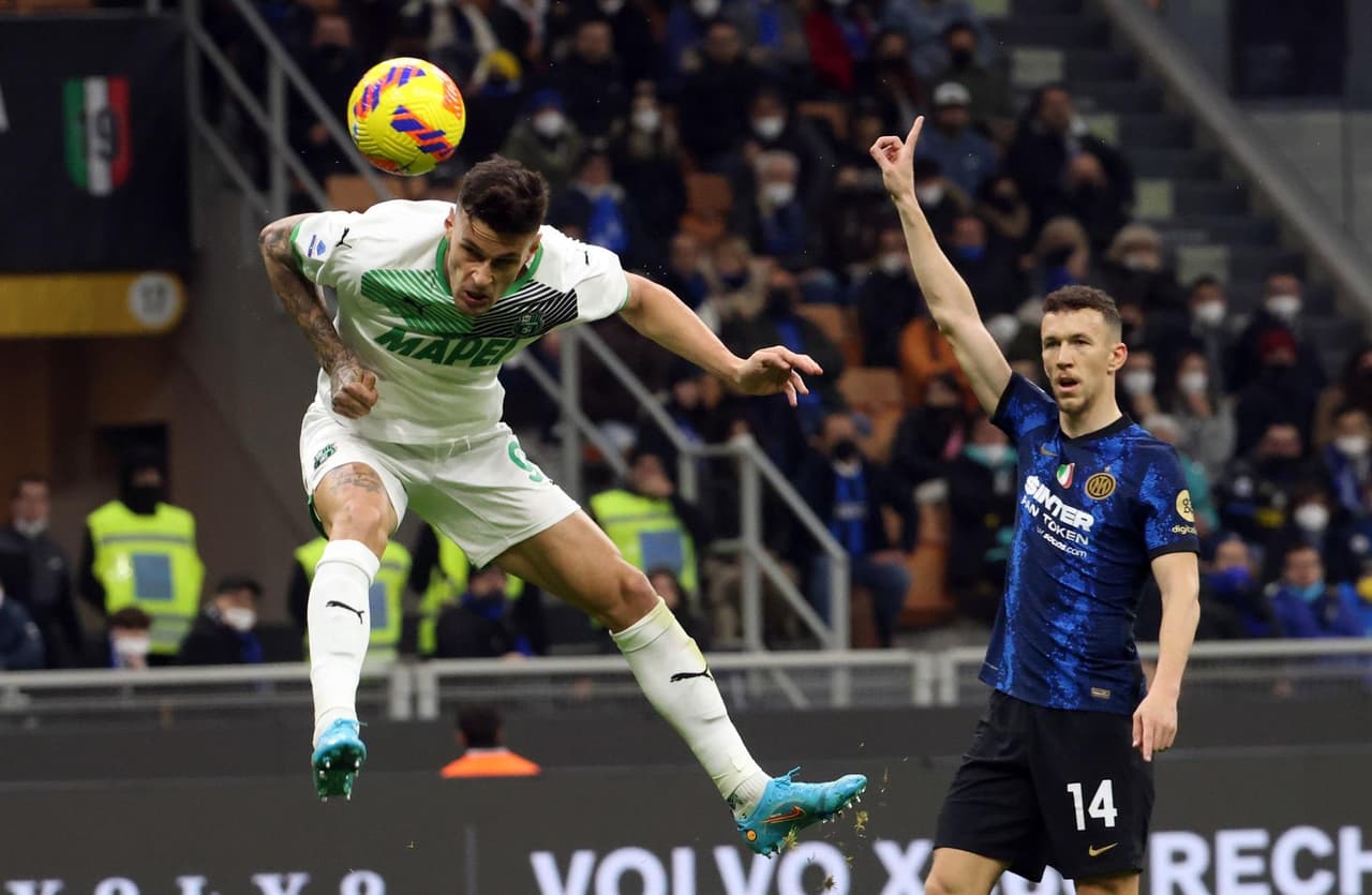 El Inter tropieza en casa 0-2 ante Sassuolo, durante la J29 en la Serie A. Fueron Giacomo Raspadori (8') y Gianluca Scamacca (26') quienes les dieron el triunfo a los neroverdi.