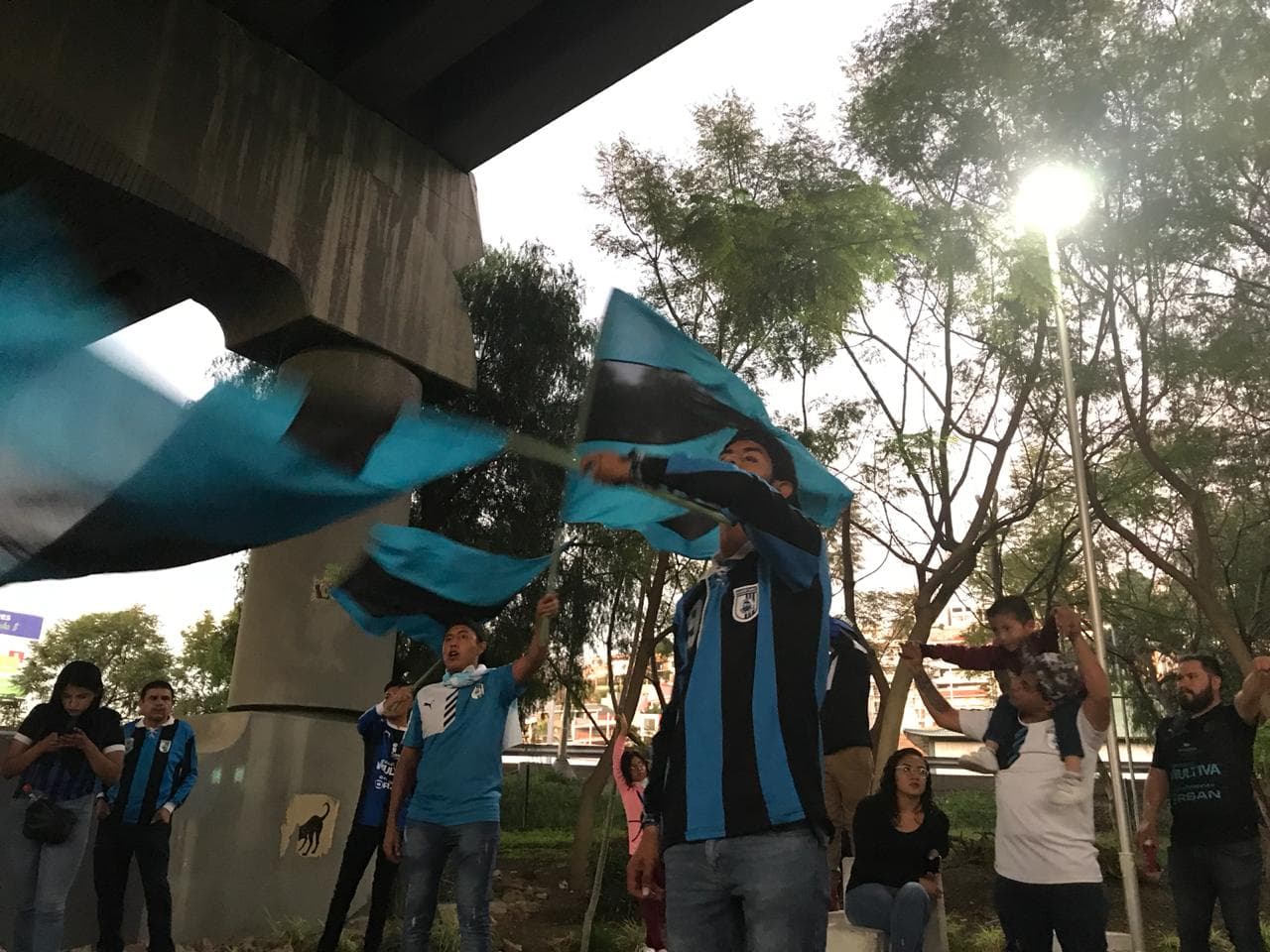 Cae la noche y el Estadio Corregidora se prepara para albergar la vuelta de los cuartos de final entre Querétaro y Necaxa.