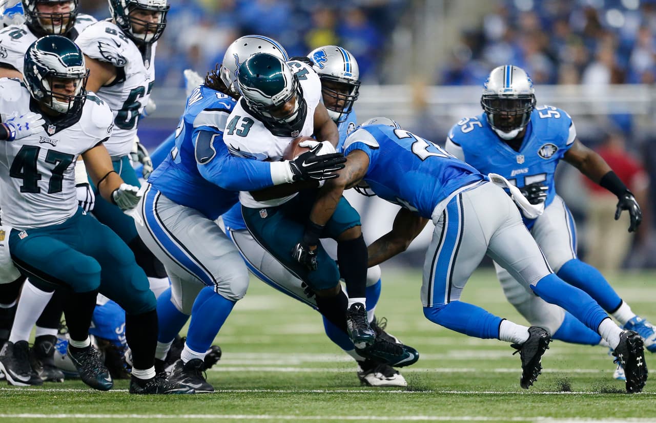 Los Eagles recibieron su primer descalabro en su historia en Día de Acción de Gracias, y los Lions fueron los culpables. Aquí las mejores tomas del duelo que quedó con marcador de 45-14.
