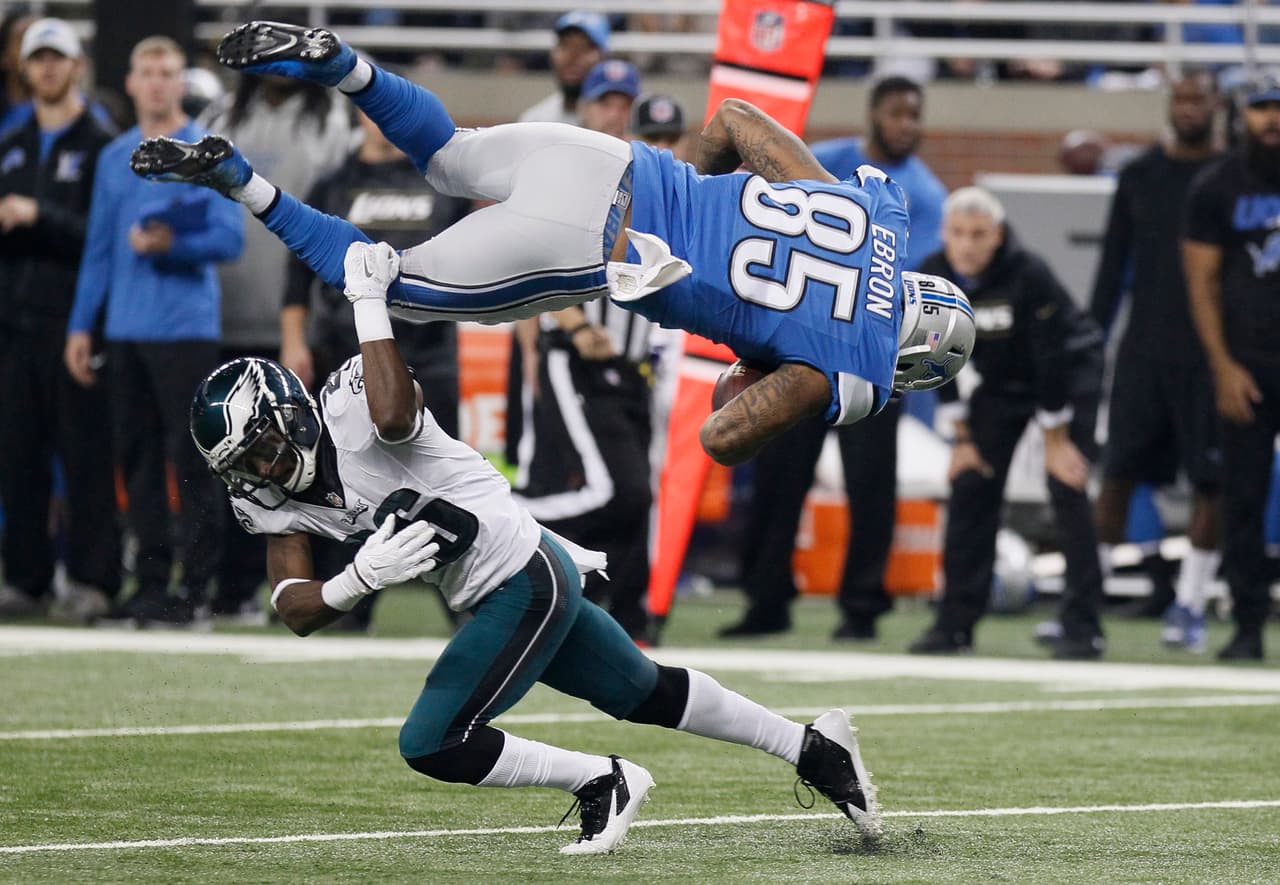 Los Eagles recibieron su primer descalabro en su historia en Día de Acción de Gracias, y los Lions fueron los culpables. Aquí las mejores tomas del duelo que quedó con marcador de 45-14.