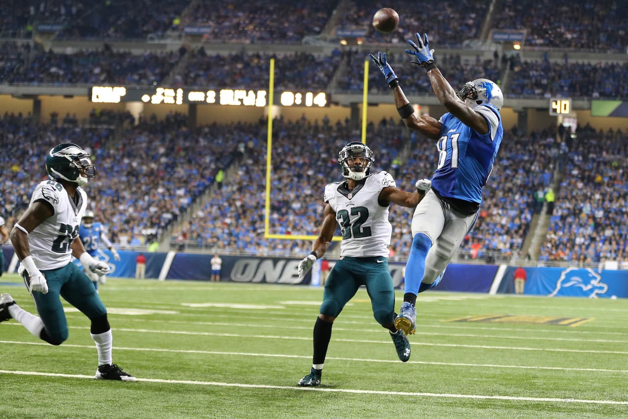 Los Eagles recibieron su primer descalabro en su historia en Día de Acción de Gracias, y los Lions fueron los culpables. Aquí las mejores tomas del duelo que quedó con marcador de 45-14.