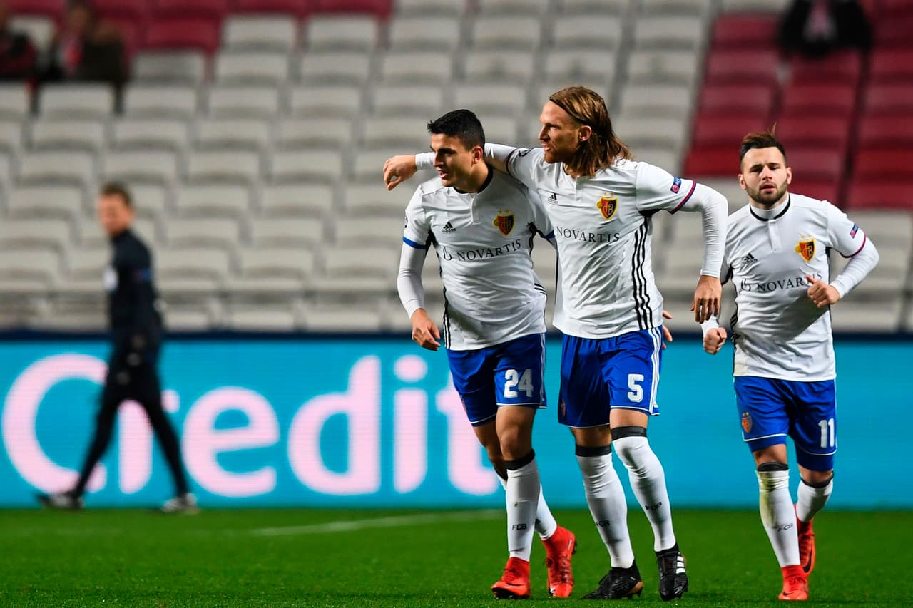 Se disputó la última fecha de los grupos A, B, C y D de la Champions League y Basilea fue uno de los clasificados a los octavos de final en el grupo A, luego de su victoria de visitante contra Benfica.