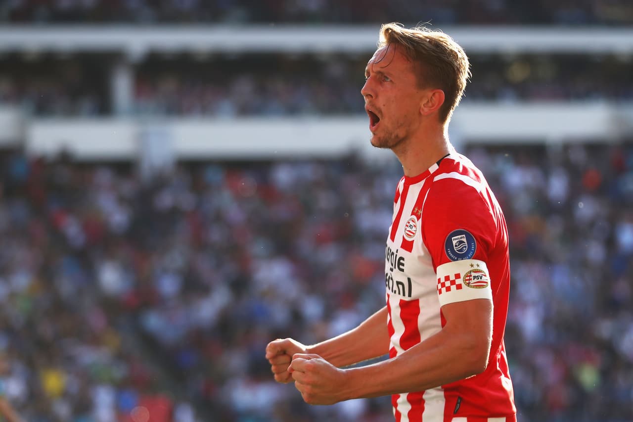 Aunque se habló de una posibilidad en la Liga MX, ahora a Luuk de Jong lo ponen en la mira del Sevilla por lo que podría quedarse más tiempo en Europa.