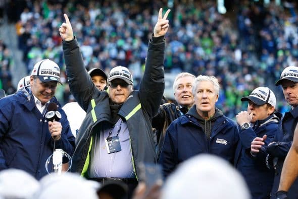 Paul Allen - Está en el puesto número 2 entre los dueños de los equipos. El propietario de los Seattle Seahawks y los Trail Blazers de Portland es la persona número 51 más rica del mundo, dice Forbes, con un patrimonio neto de $ 17.5 mil millones.