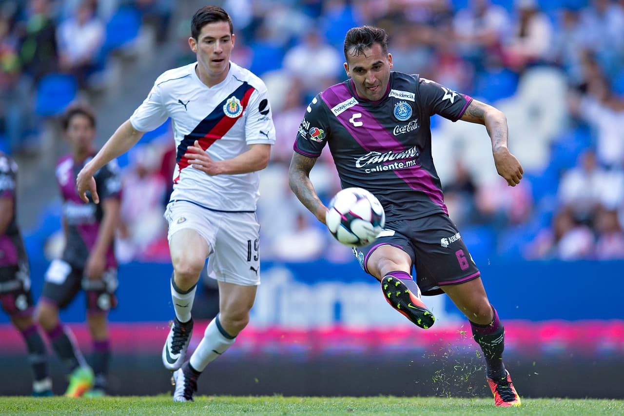 Pero si las Águilas dieron de que hablar, Guadalajara no se quedó atrás. El conjunto de Matías Almeyda consiguió su tercer triunfo en fila y ya están en el cuarto sito de la competencia. 
<br>Su fútbol se va haciendo más profundo y sólido con el paso de las jornadas, ante Puebla lo confirmó.