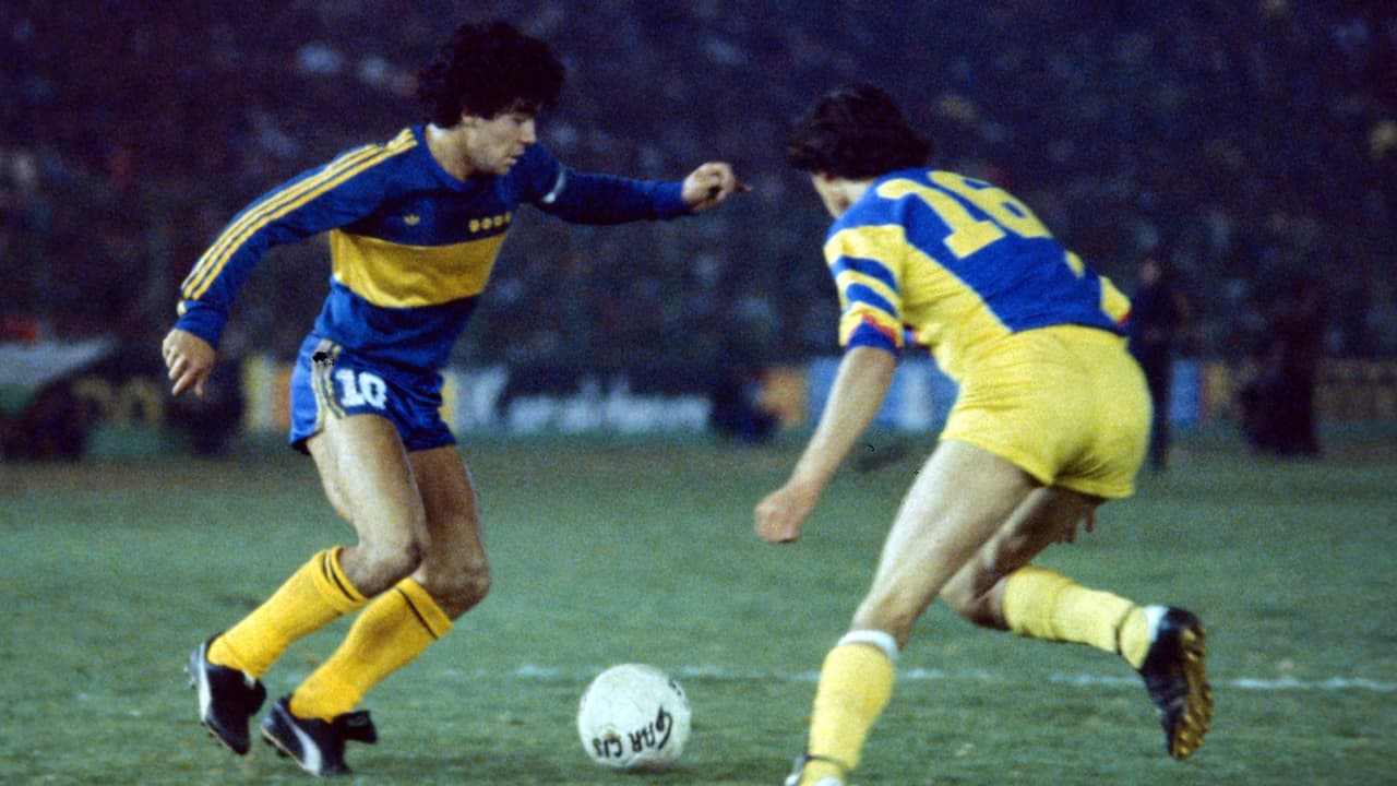 El Azteca estrenó iluminación con gol de Maradona ante el América