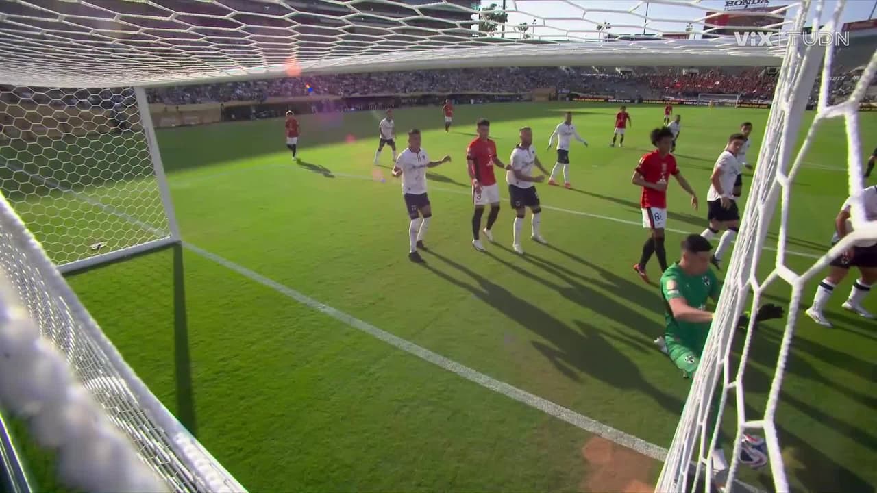 ¡Con la uña! Andrada salva a Rayados de un gol olímpico