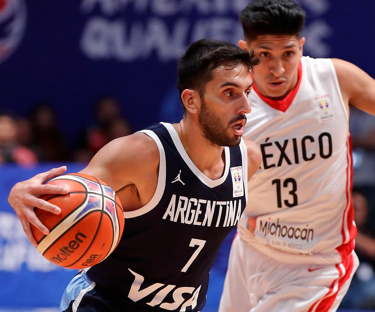 Por su parte, el argentino Facundo Campazzo (izquierda) fue el mejor jugador de la cancha durante el encuentro con 26 puntos, dos rebotes y ocho asistencias.
