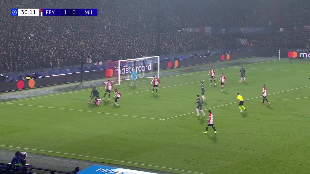 ¡TIRO ATAJADO! disparo por João Félix.