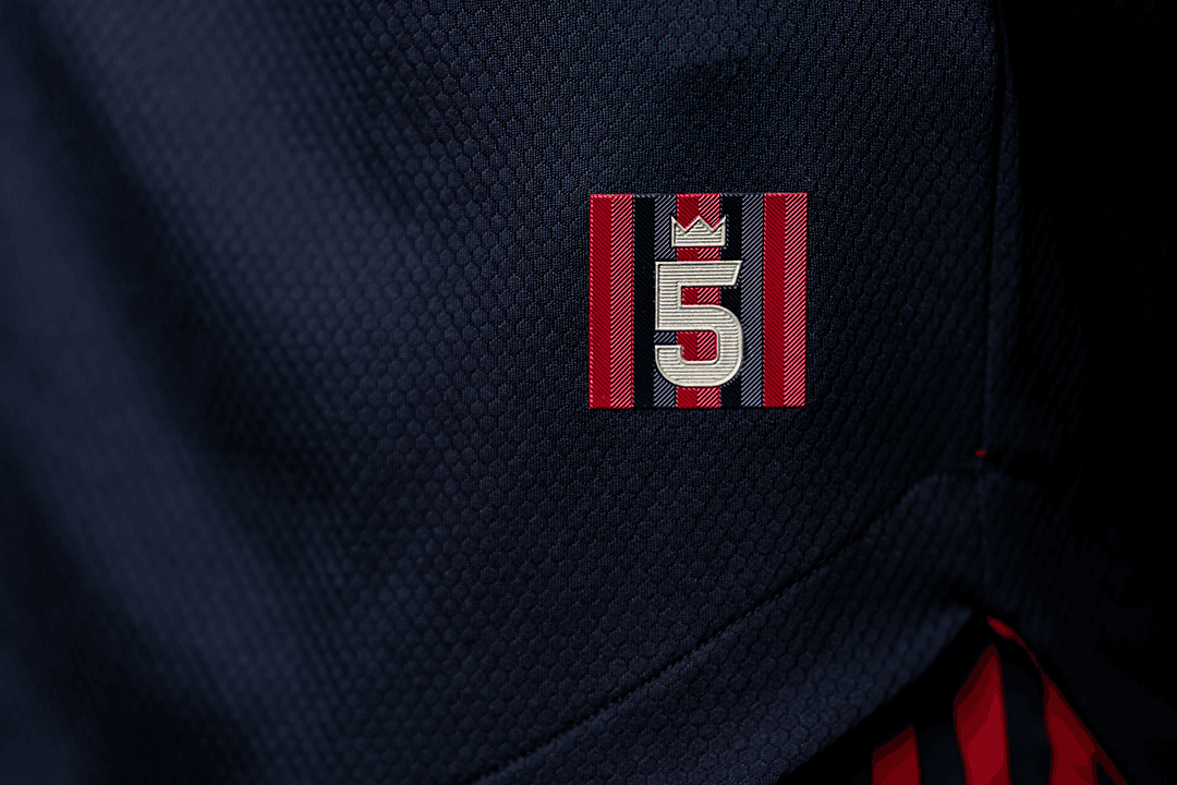 Esta etiqueta es un guiño al sobrenombre del club: "las Cinco Bandas". También hace referencia a la quinta temporada del club en Major League Soccer.