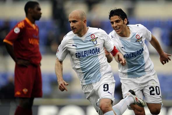 Lazio y Roma se vieron las caras y el club lazial se puso en ventaja con un tanto de Tommaso Rocchi.