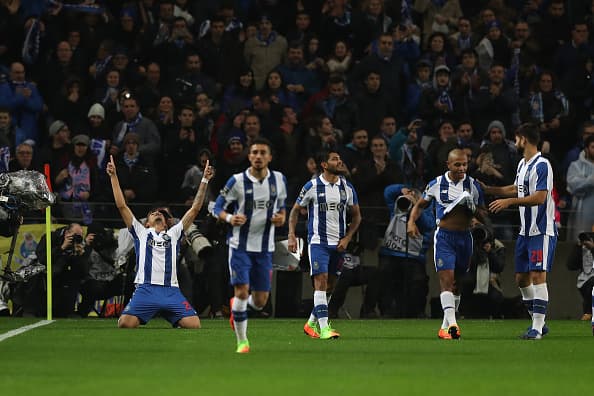 PORTO, PORTUGAL - FEBRUARY 04: FC Porto's forward Soares from Brazil celebrates soring Porto frist goal during the FC Porto v Sporting CP - Primeira Liga match at Estadio do Dragao on February 04, 2017 in Porto, Portugal. (Photo by Carlos Rodrigues/Getty Images)