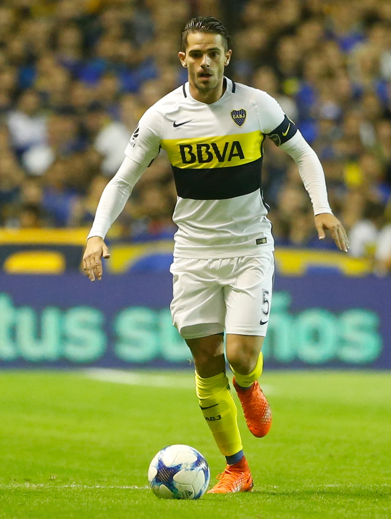 En el cuadro xeneize también se vio el regreso de Fernando Gago tras perderse cuatro fechas por un desgarro muscular.