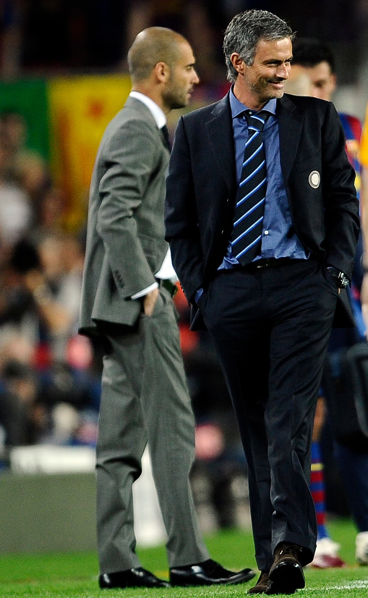 Mourinho fue ayudante de Van Gaal cuando Pep Guardiola era el capitán del Barcelona, pero no hubo armonía entre ellos cuando coincidieron al frente de los dos equipos que pelearon cabeza a cabeza dos temporadas de Liga en España.