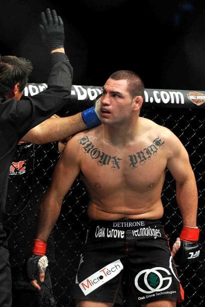 Aún invicto y siendo el mejor clasificado del mundo en las 265 libras, Caín podría defender su título contra Junior dos Santos, eso sí, esperando que se recupere de un desgarre de 90% en el manguito rotador del hombro derecho, lesión que resultó de su duelo contra Brock Lesnar en la UFC 121.