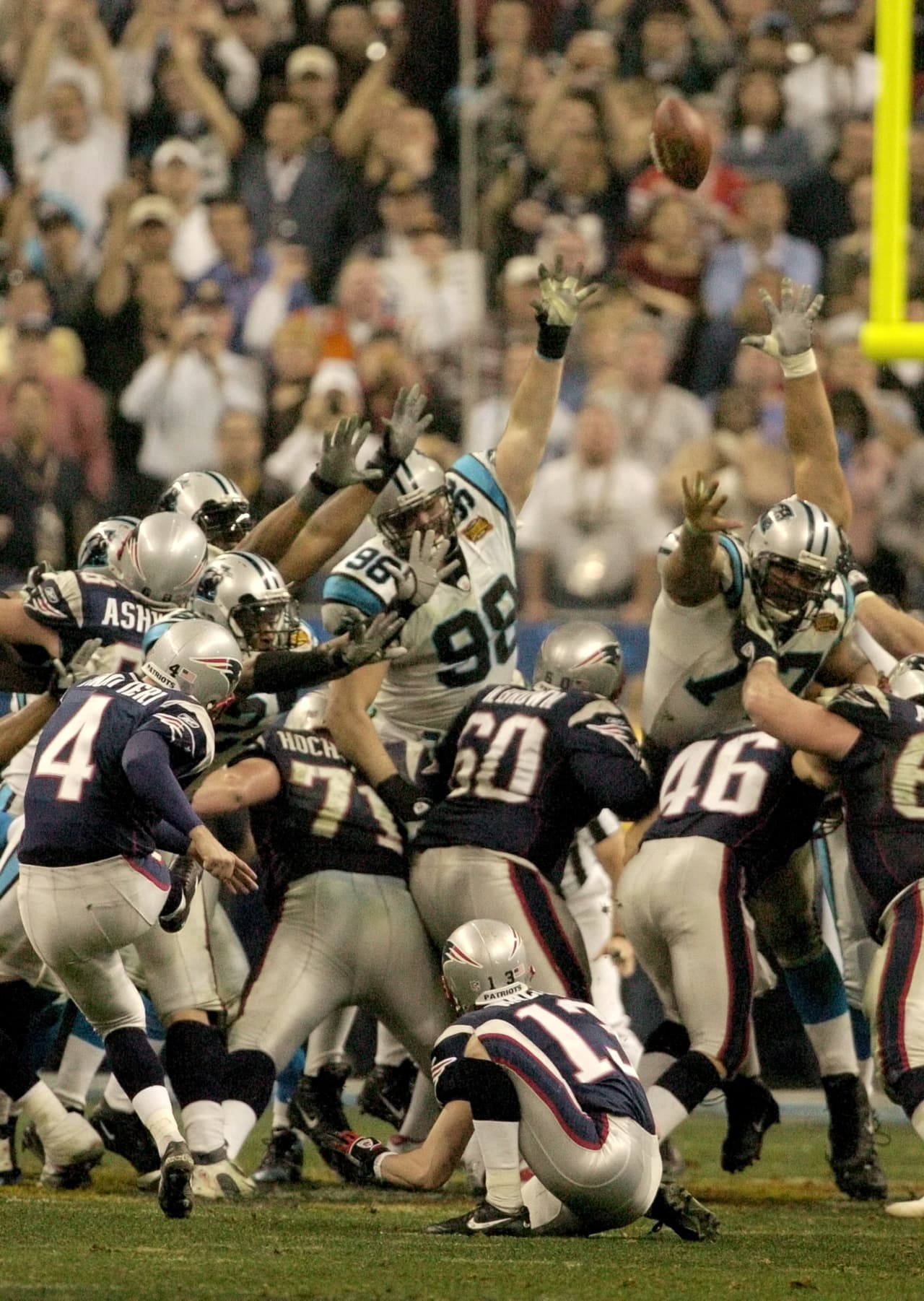 Otra vez un gol de campo de Adam Vinatieri definía el partido en la última jugada. Patriots se impuso 32 - 29.