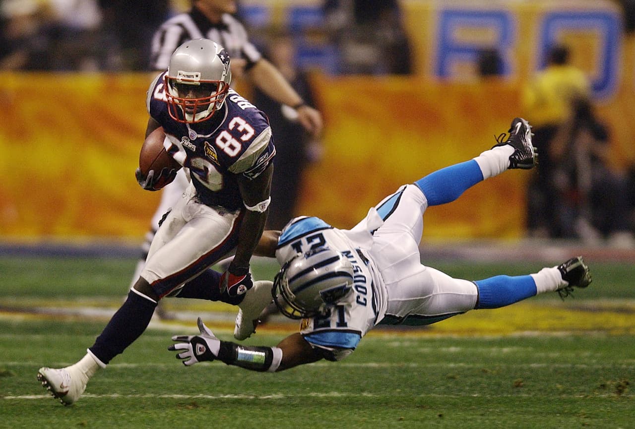 Temporada 2003, la primera y hasta ahora única vez de Carolina Panthers en un Super Bowl, se enfrentaron a los New England Patriots.