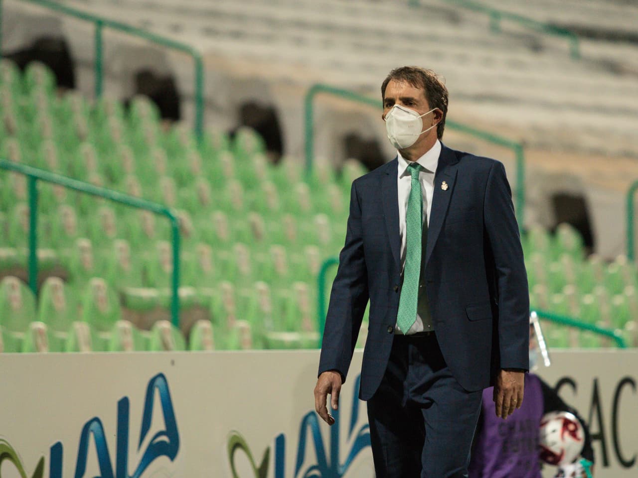 Guillermo Almada ve un plantel limitado en Santos