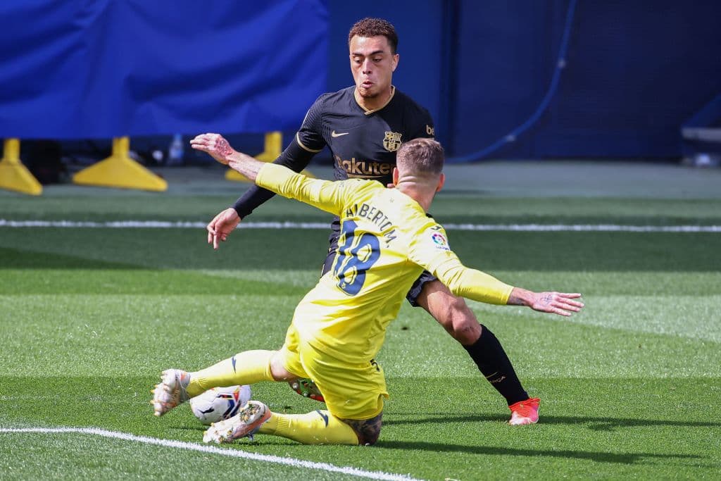 Barcelona se impone al Villarreal con marcador de 2-1 en La Liga. Los culés, como visita, se llevaron la tarde gracias al doblete de Antoine Griezmann y son segundo lugar en la tabla. Villarreal se quedó con 10 hombres en la cancha.
