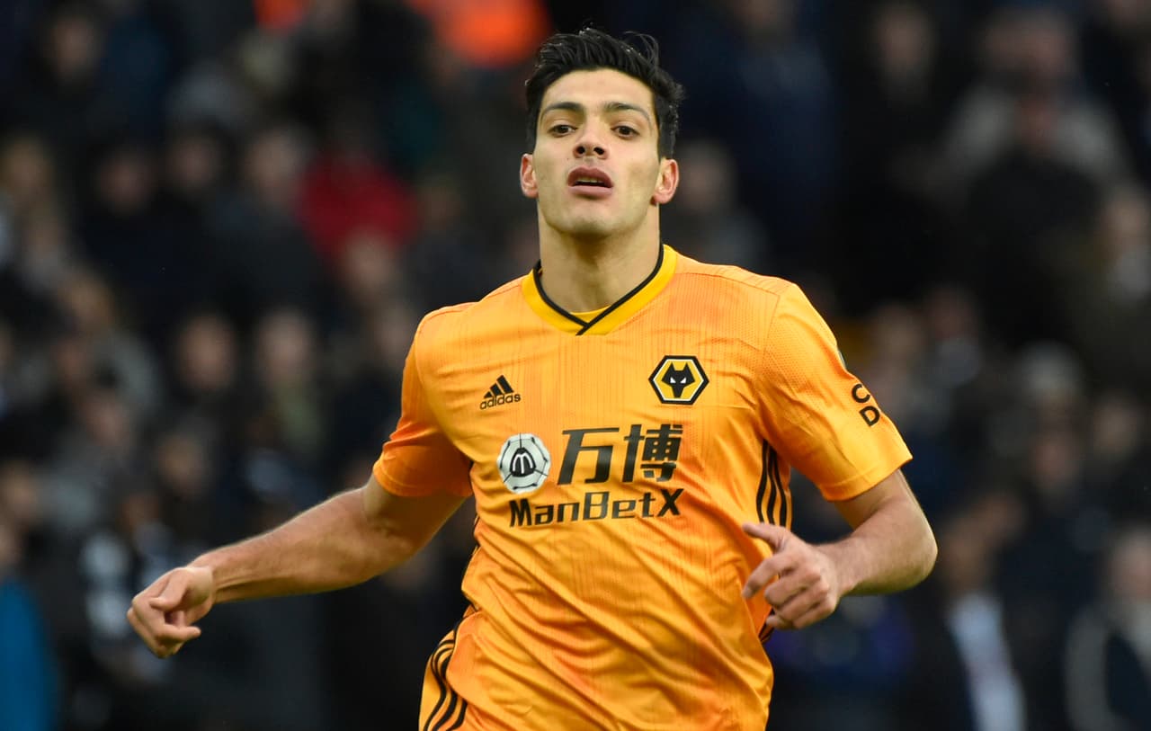 El cuadro de Raúl Alonso Jiménez acumula 56 unidades y ocupa el sexto lugar en la tabla general del balompié inglés.