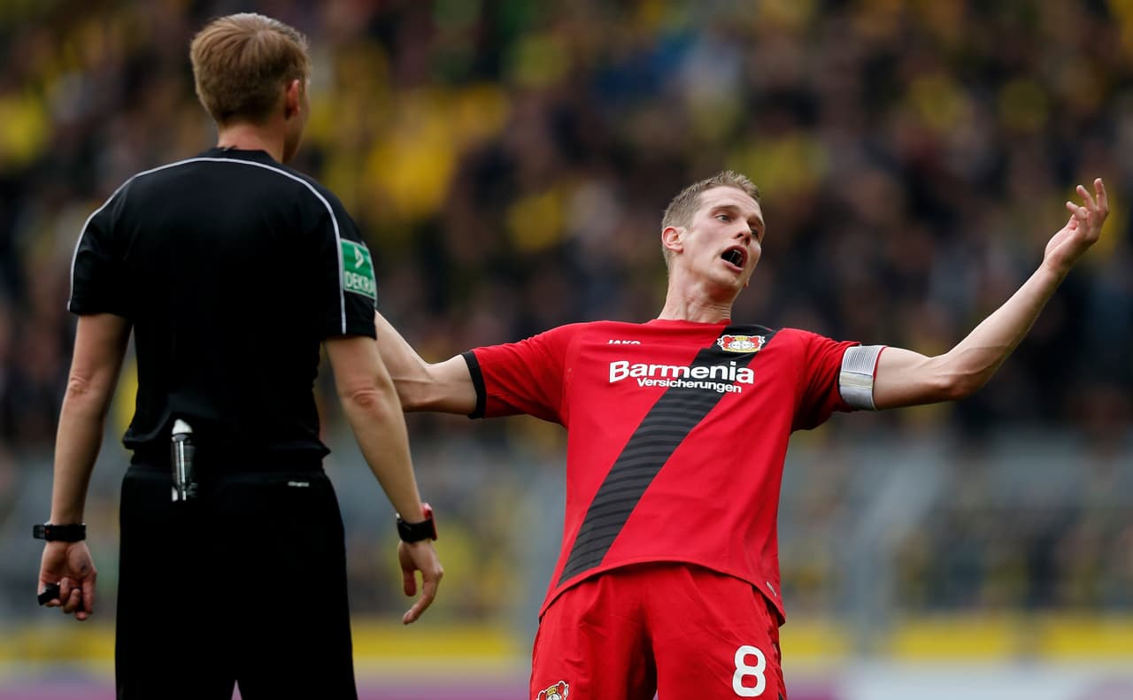 Leverkusen encontró de nuevo el descuento 3-2 a través de Wendell pero de nuevo el ataque de Dortmund destrozó la defensa de las 'aspirinas'.