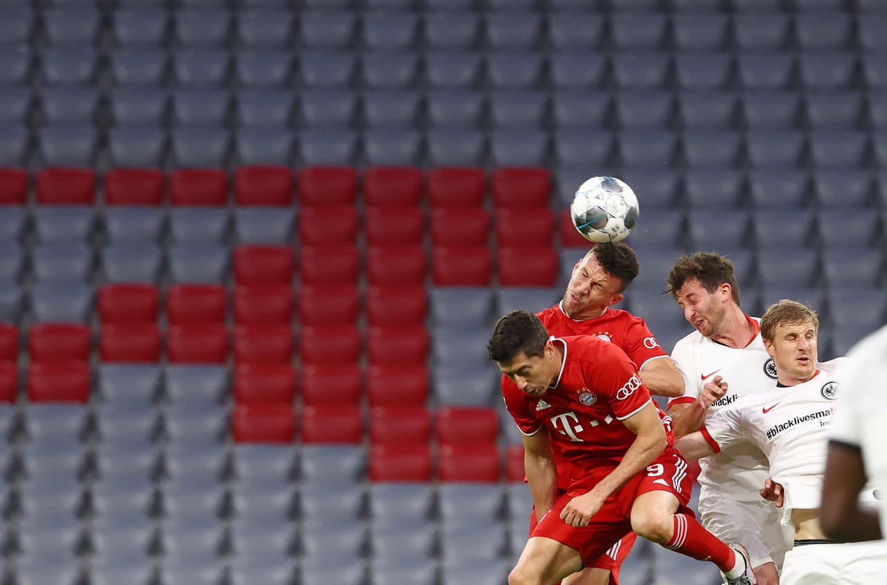 Qué difícil es ganarle una pelota a Ivan Perisic por arriba.