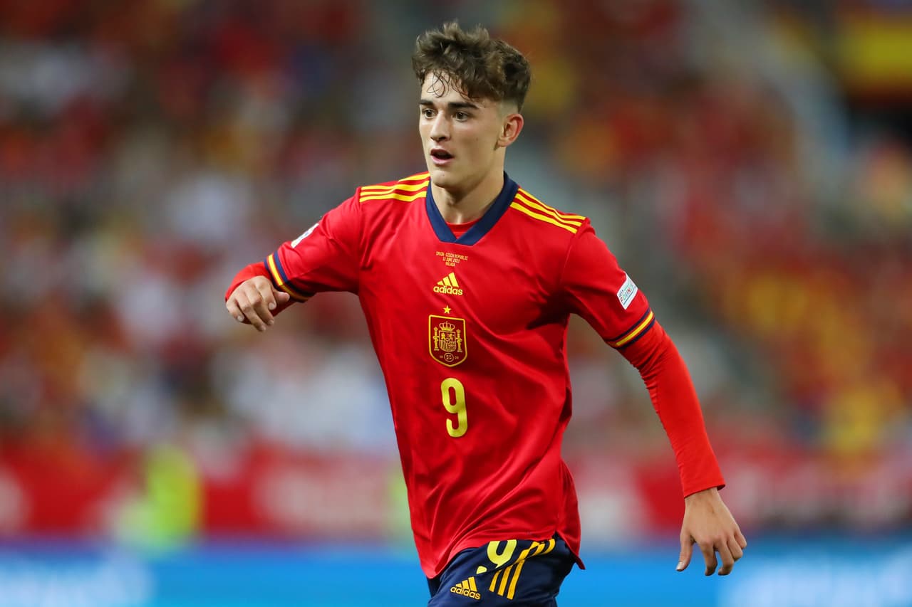 España se impuso sobre República Checa gracias a los goles de Carlos Soler y Pablo Sarabia.