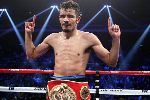 Miguel 'Títere' Vázquez retiene el título ligero ante Denis Shafikov 