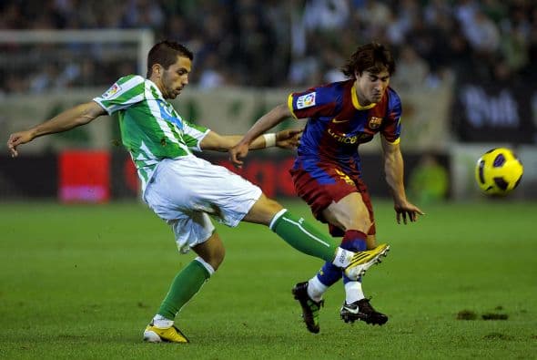 El Barça intentó reaccionar, primero haciéndose con la posesión de la pelota.