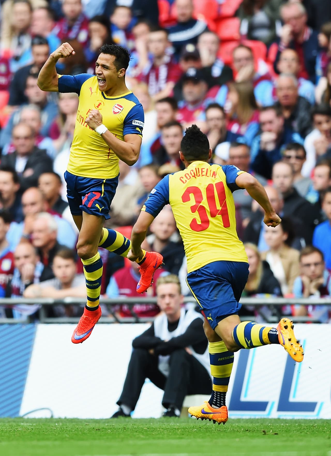 Los Gunners destrozaron al Aston Villa para alzar la Copa de Inglaterra.