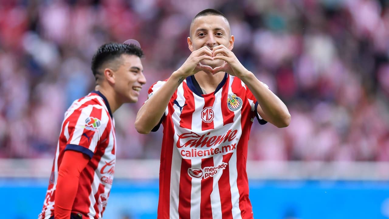 ‘Piojo’ Alvarado renovará con Chivas tras centenar de partidos
