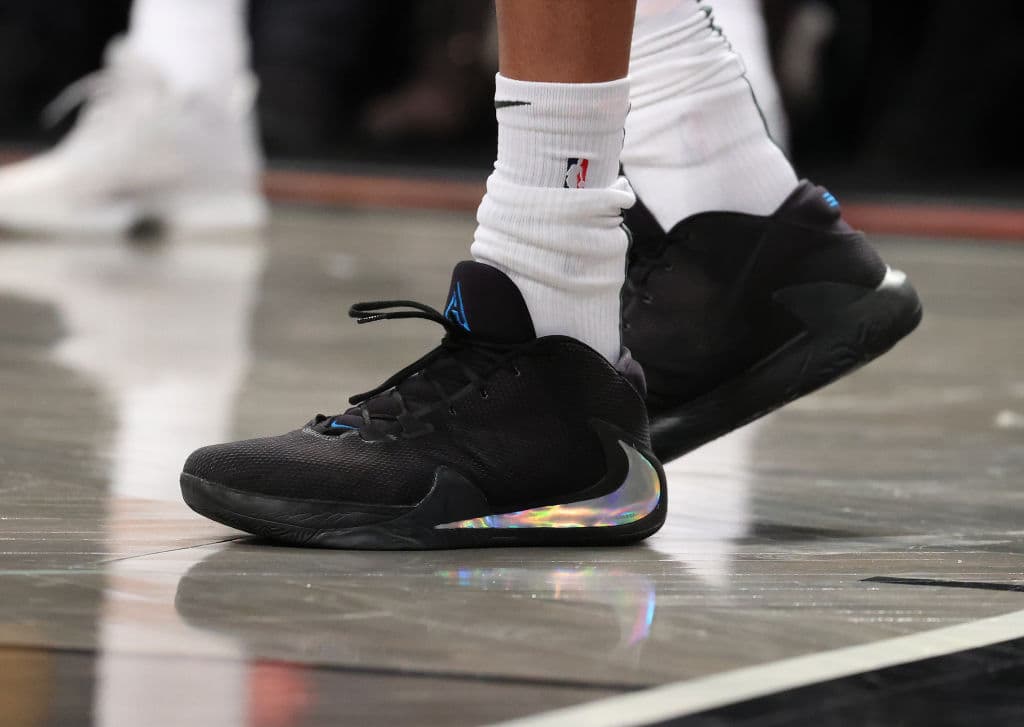 Sigue la pasarela de colores y nuevos diseños en el calzado de los mejores basquetbolistas de la NBA.