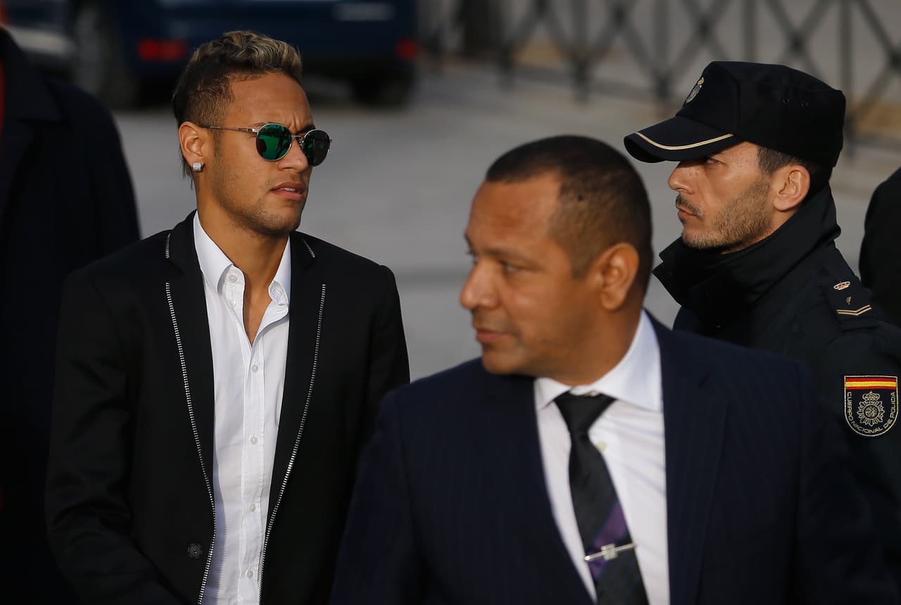 Fiscalía brasileña denuncia a Neymar