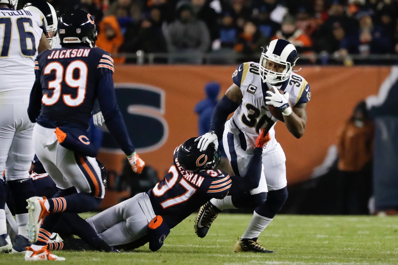 Los Bears tuvieron también la hazaña de aplacar a uno de los mejores corredores de la NFL como Todd Gurley, al dejarlo en 28 yardas, su total más bajo de la temporada y en años.
