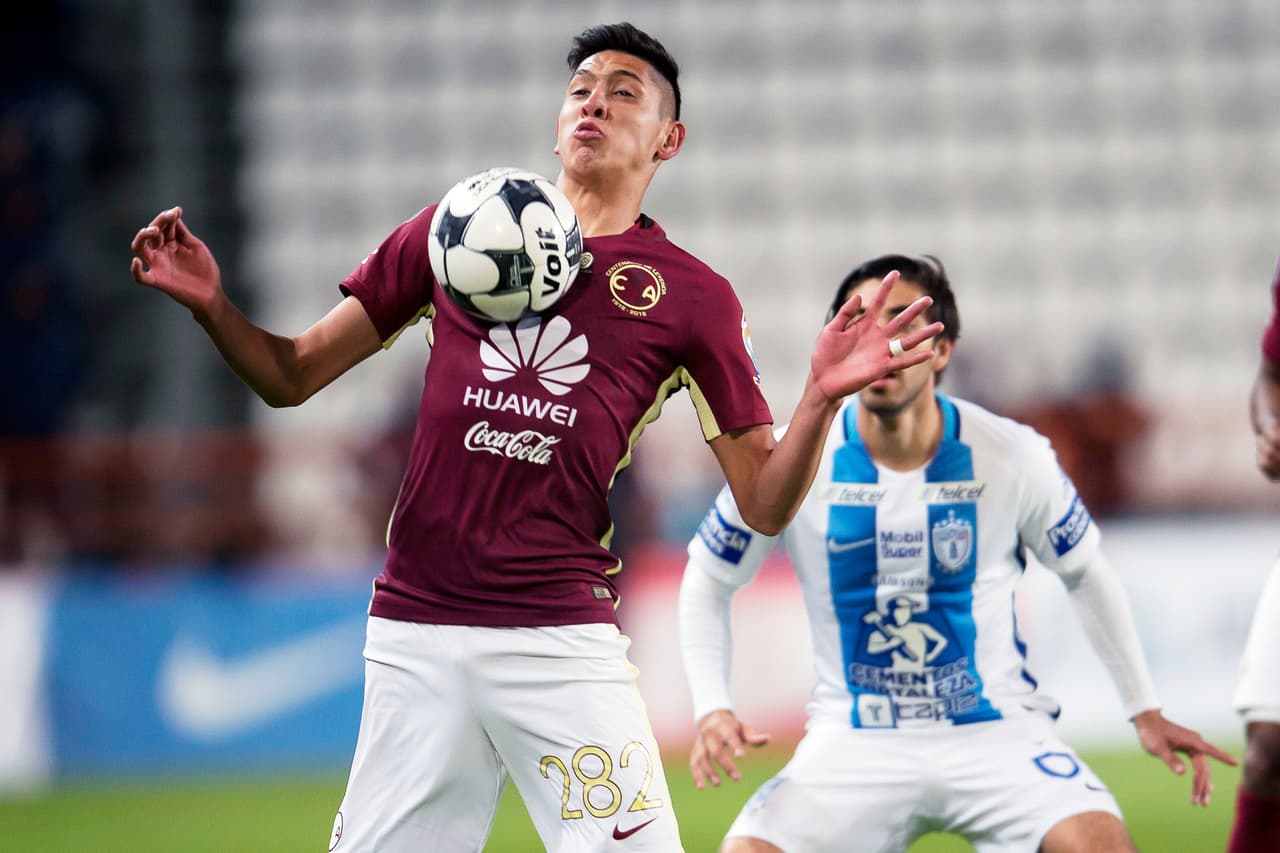 Pero poco a poco, en su posición original de defensa central, fue ganándose la confianza por su desempeño y los minutos y su participación en los encuentros del América iban en aumento.