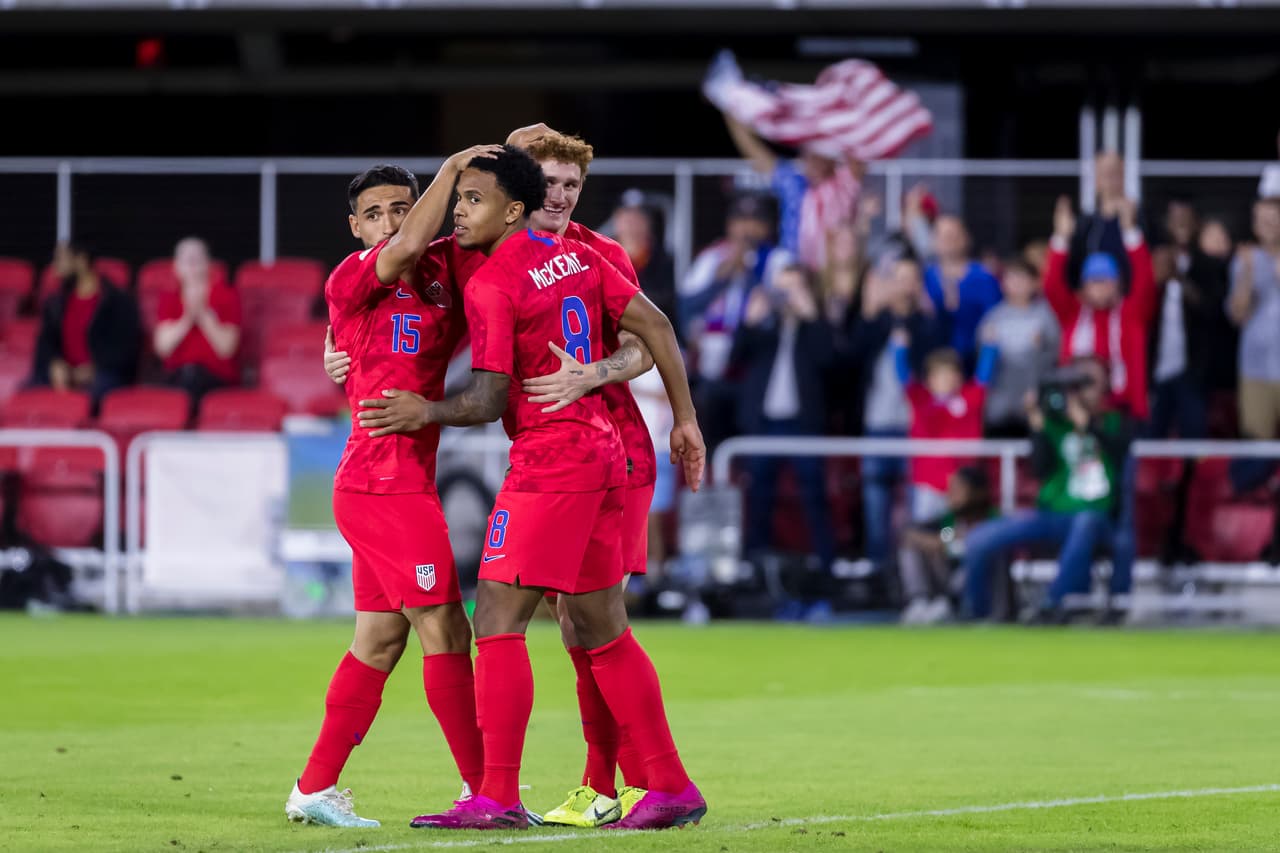 Anotaron McKennie (1´, 5´, 13’), Morris (9’), Sargent (40’), Pulisic (62’). Dario Ramos Morales hizo un autogol al minuto 37’. EEUU jugará ante Canadá el próximo 15 de octubre.