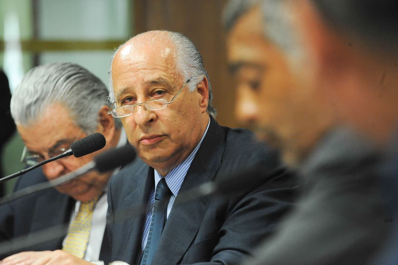 Marco Polo Del Nero (C), president on leave of the Brazilian Football Confederation (CBF), during a public hearing of the parlamentary commission investigating the corruption in the CBF, in Brasília, on December 16, 2015. AFP PHOTO/ANDRESSA ANHOLETE / AFP / Andressa Anholete (Photo credit should read ANDRESSA ANHOLETE/AFP/Getty Images)