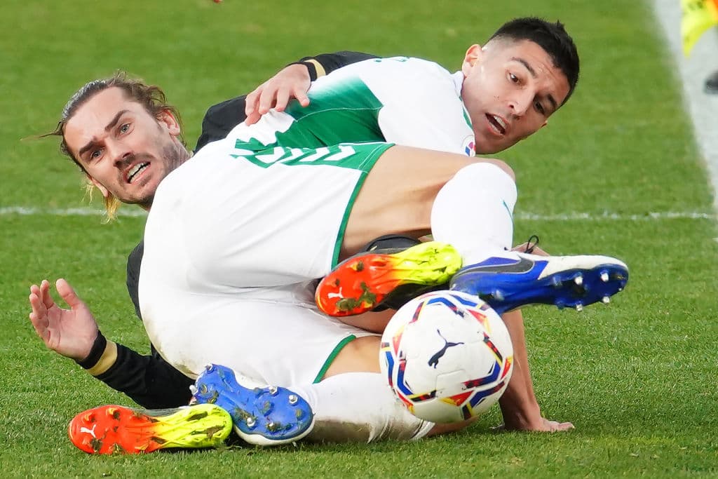 Barcelona derrota 2-0 al Elche en la Jornada 20 de la Liga. Frenkie de Jong anotó gol al minuto 39 y Riqui Puig hizo su primer gol oficial casi al finalizar el partido.