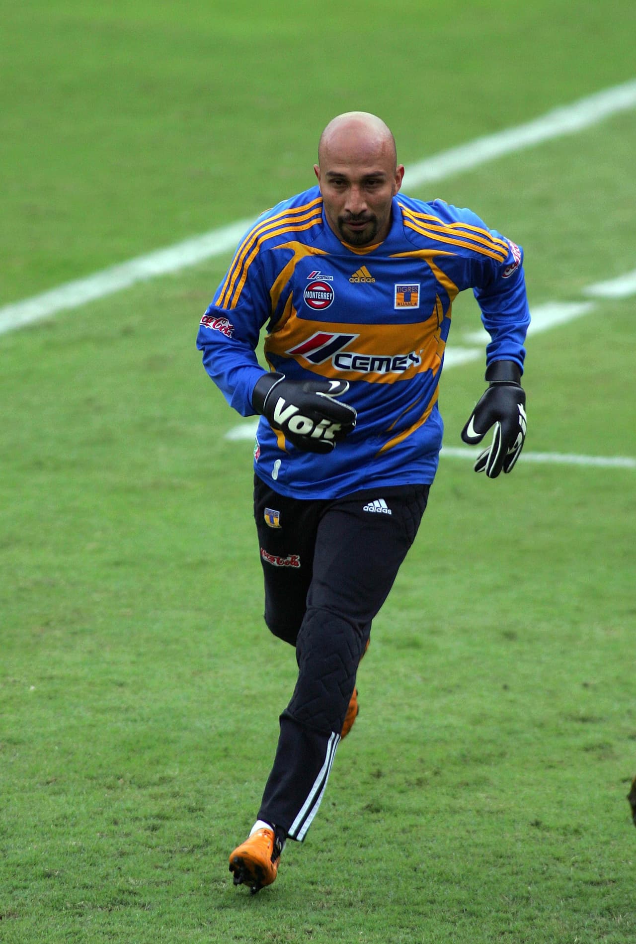 A sus 35 años, con 15 de trayectoria, se despide del Cruz Azul para llegar a Tigres UANL. Un cambio que parecía era parte del remate de su carrera. Pero estaba lejos de eso.