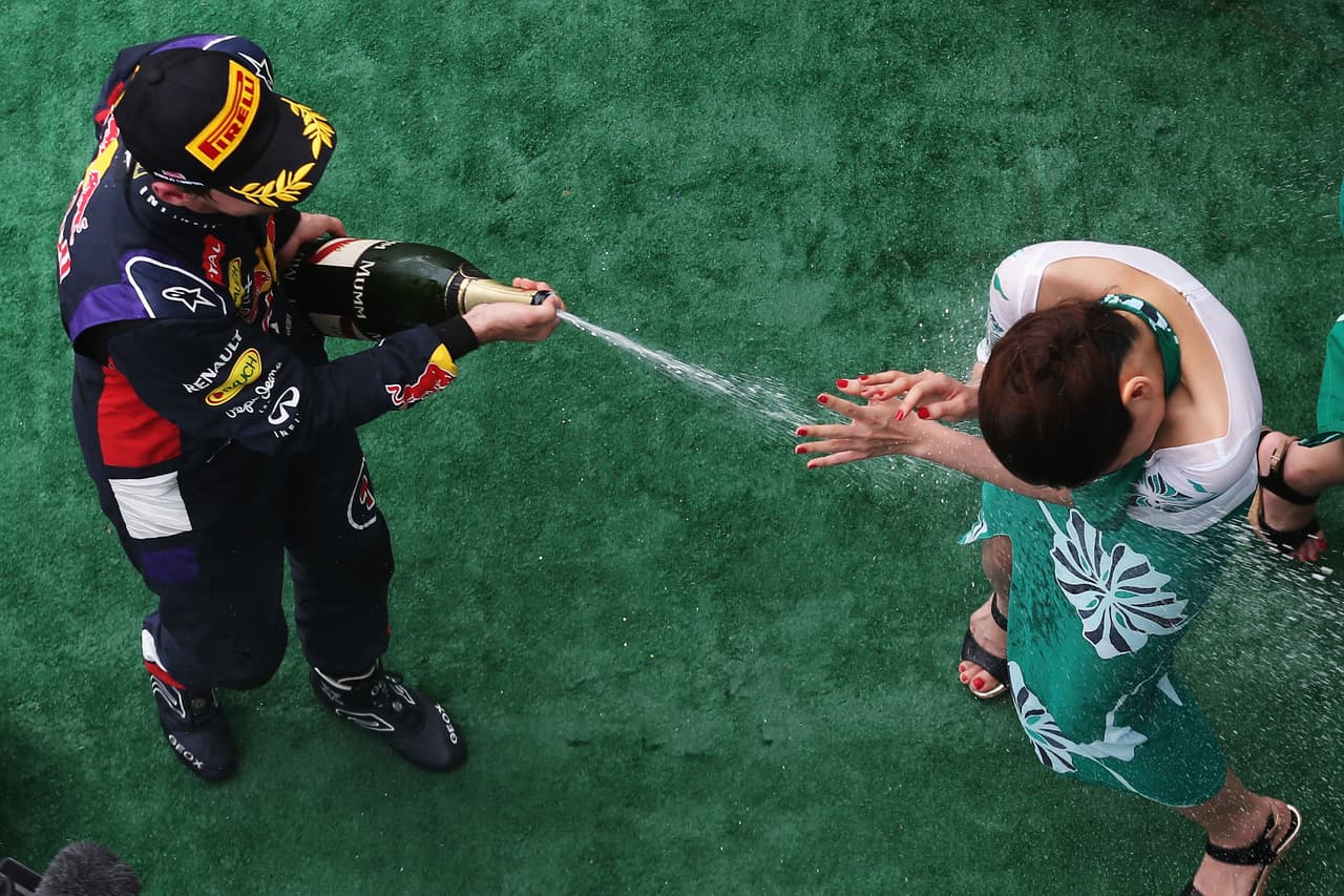 Las mujeres incluso terminaban siendo parte de la celebración de los pilotos.