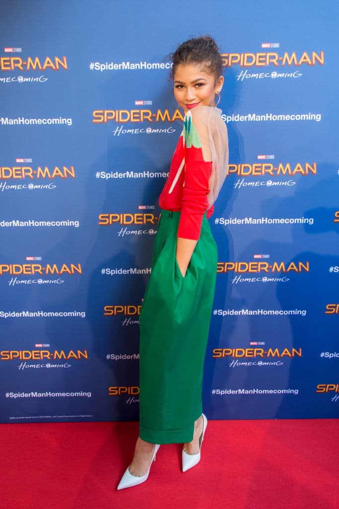 Zendaya le devolvió la anterior admiración oficial de Instagram de Holland escribiendo: "Mi Spider-Man, estoy muy orgullosa de ti, algunas cosas nunca cambian y eso es bueno".