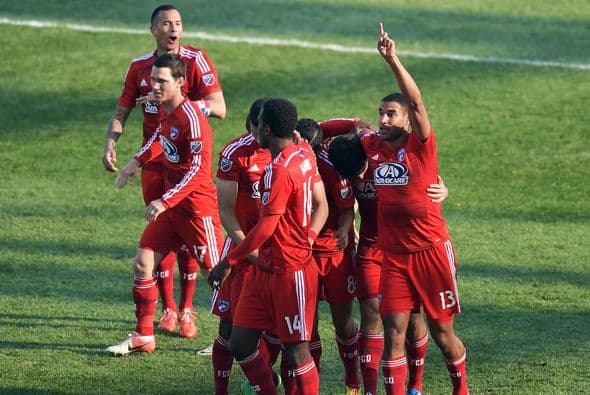 FC Dallas mantuvo su condición de superlíder e invicto en la temporada al ganarle 2-0 a Philadelphia Union a domicilio.