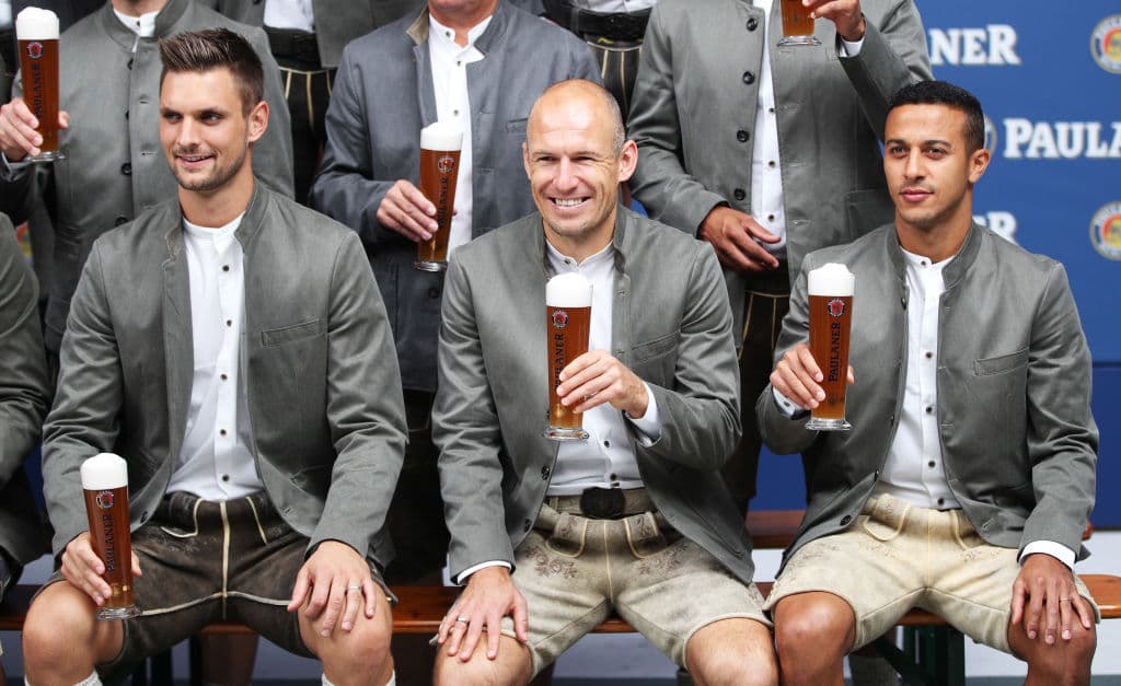 Aparte de la salida del chileno Arturo Vidal, Bayern Munich mantuvo la mayoría de su nómina, entre ellos el español Thiago Alcantara, de quien se rumoró iría a Real Madrid.