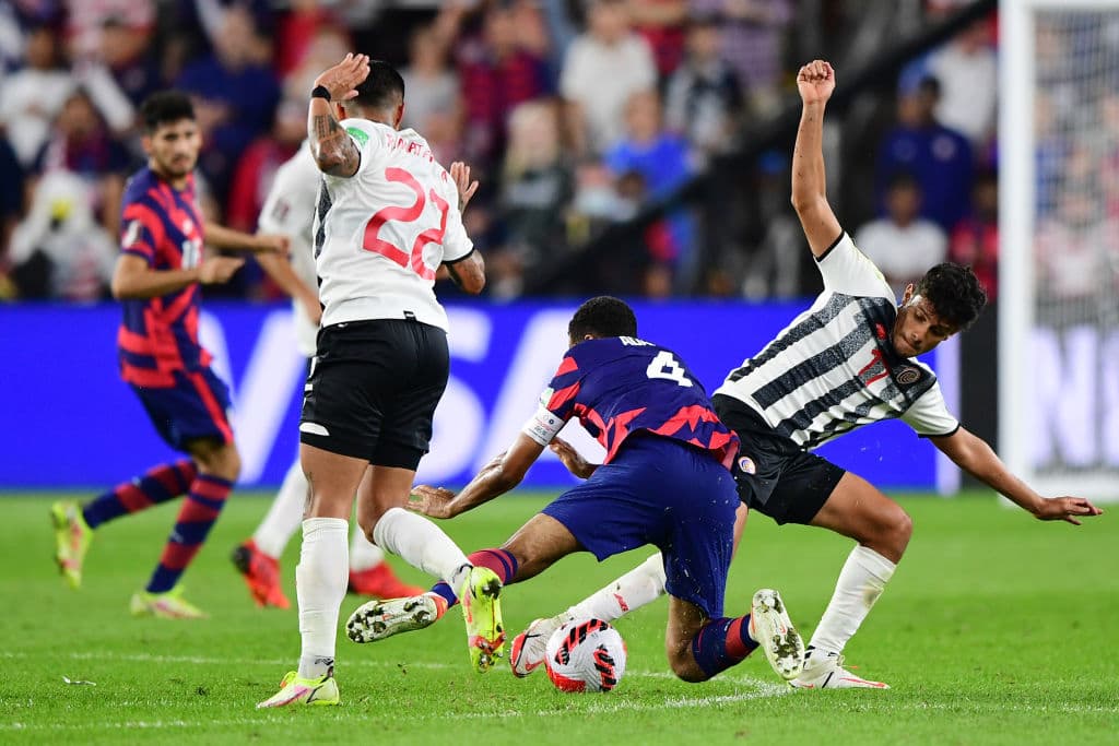 Con un golazo de Sergiño Dest y un autogol de Leonel Moreira, Estados Unidos le da la vuelta al marcador y vencen 2-1 a Costa Rica.