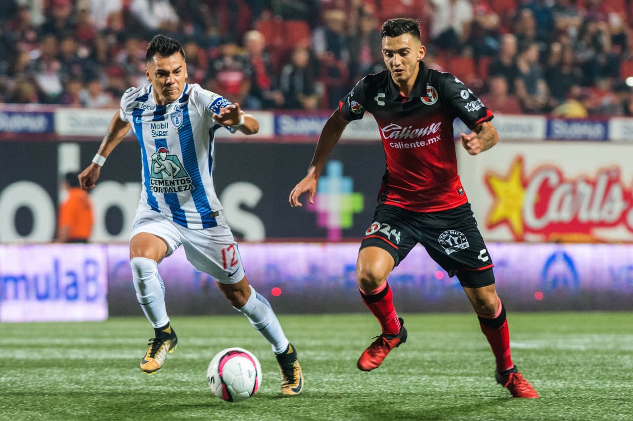 Los locales se fueron al descanso con el dominio y la tranquilidad del marcador y de la ventaja numérica en la cancha.