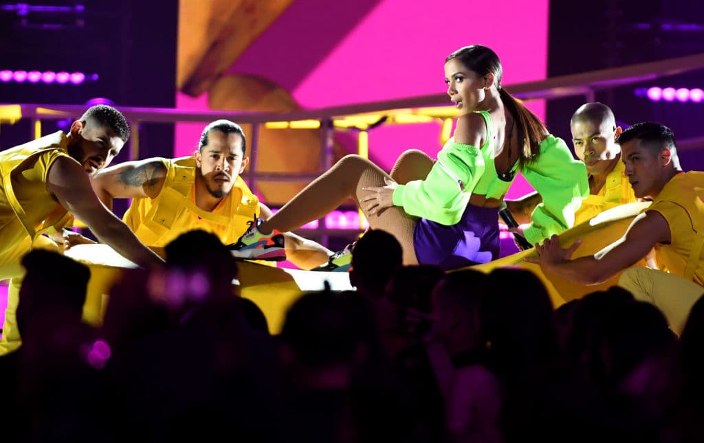 También ha grabado con Black Eyed Peas, Ozuna, Sean Paul y Maluma, por supuesto.