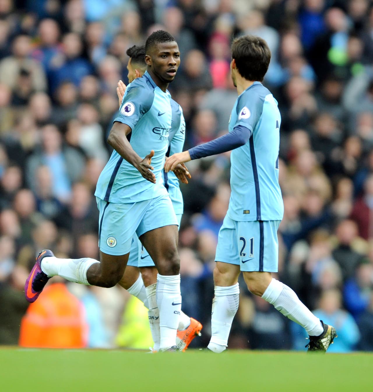 El joven Kelechi Iheanacho, del Manchester City, tendría salida la próxima temporada a préstamo o venta y los interesados son Everton y West Ham United.