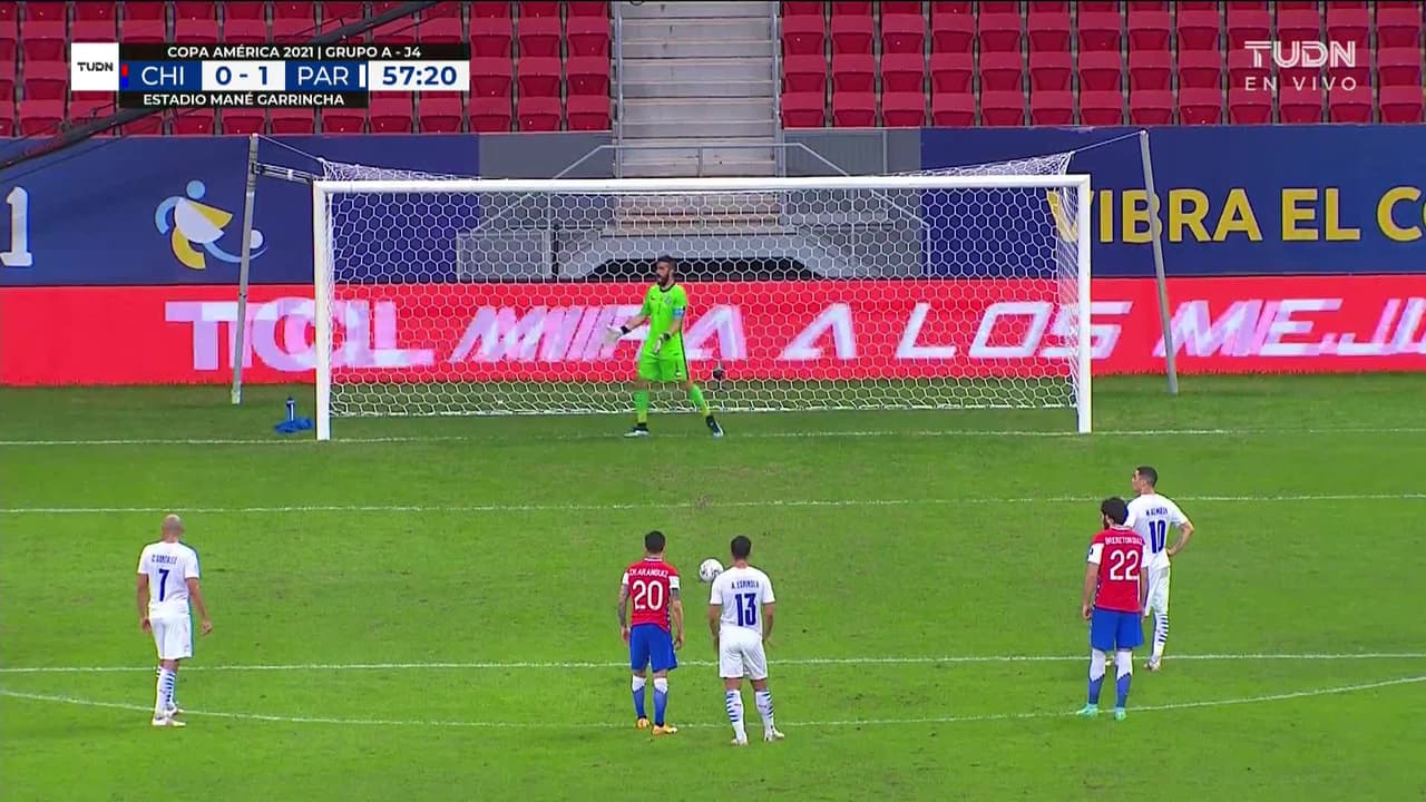 ¡GOL!  anota para Paraguay. Miguel Almirón