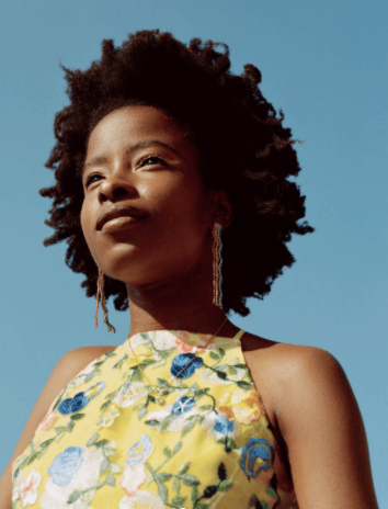 Amanda iniciará su carrera como modelo, pues la agencia IMG anunció este martes que la poeta se unirá a sus filas.