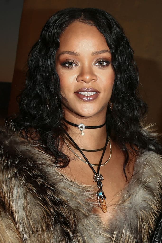 La mayor parte del dinero de la cantante viene por parte de su empresa de cosméticos Fenty Beauty.
<br>
